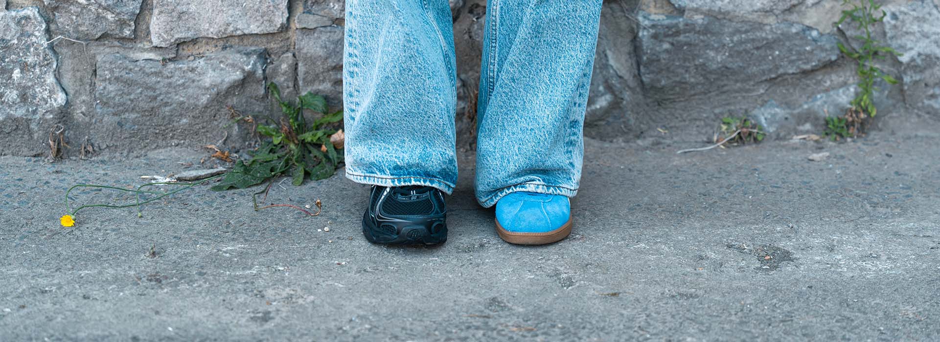 Person wearing mismatched shoes as a symbol of participation